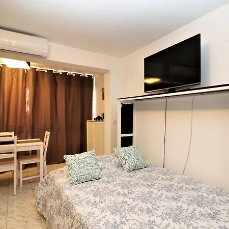 Apartman Versalles Pool Levante